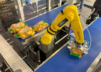sorprende la delicadeza con la que este robot manipula la verdura
